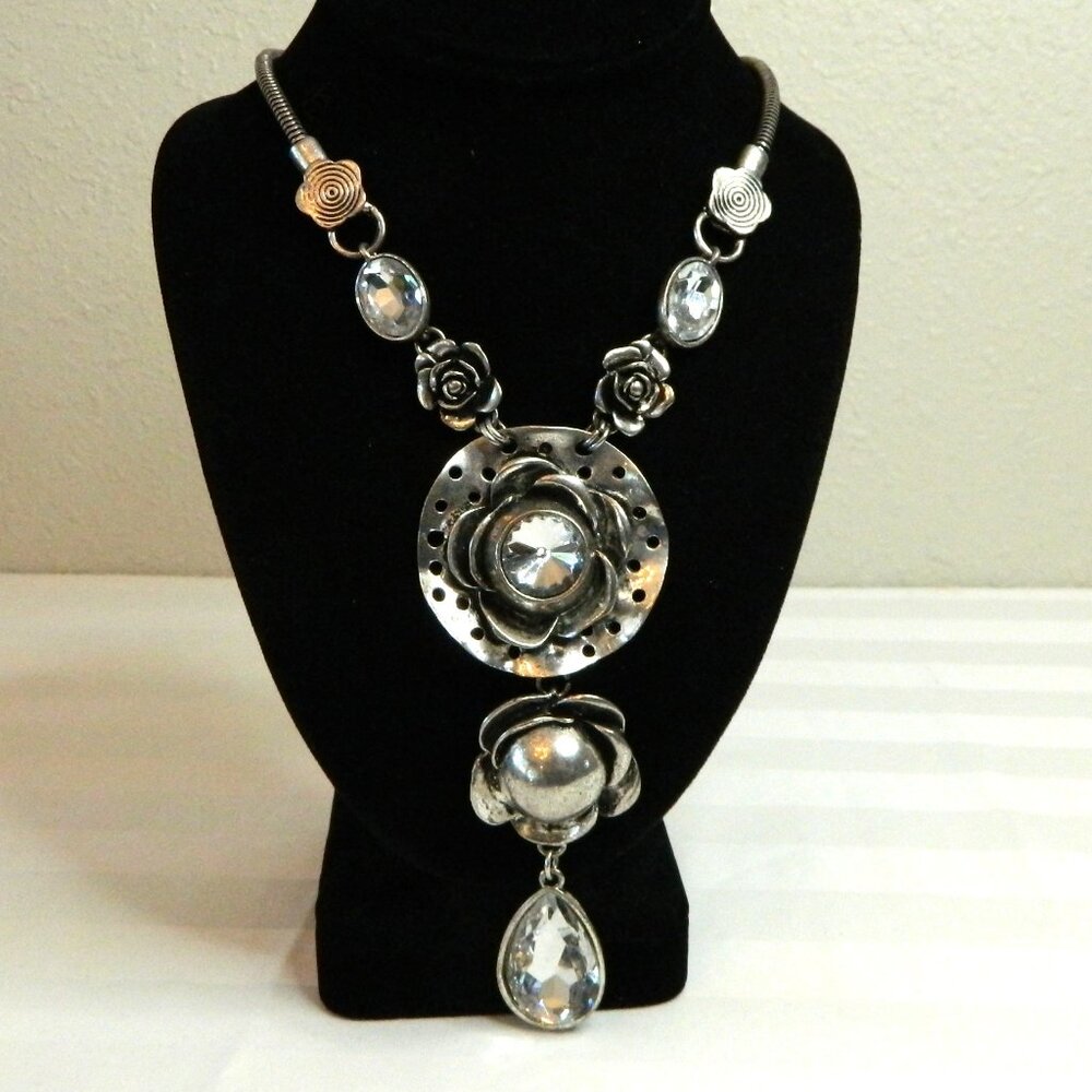 Chunky Floral 3-Tier Silver Pendant Necklace